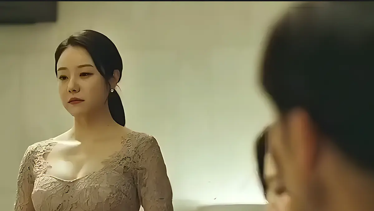韩国伦理剧《漂亮的保姆》正版高清资源免费观看-漂亮的保姆小保姆与男主人禁忌之恋-大尺度深夜福利