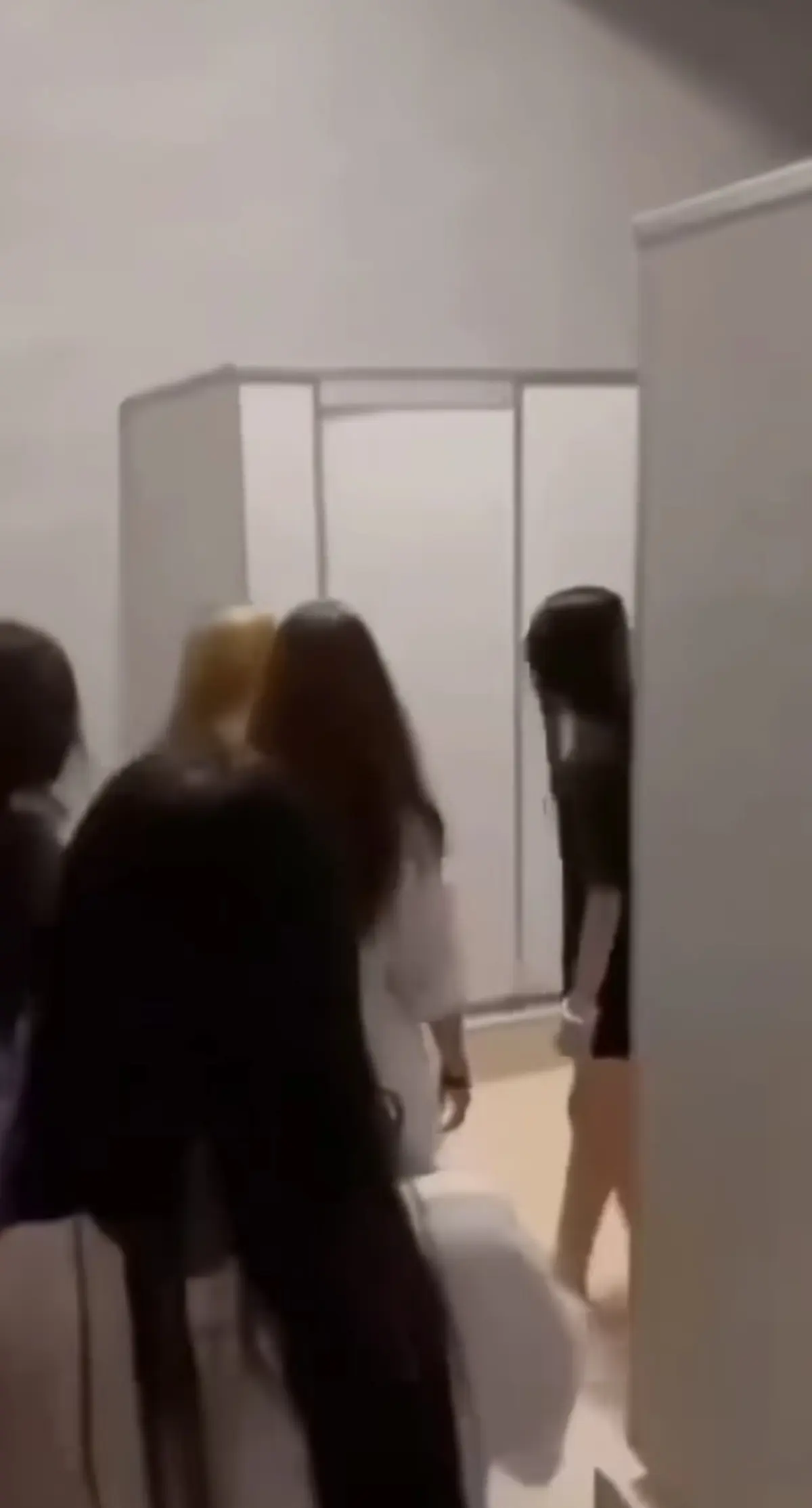 《厕所保卫战》女生原视频1080P高清无删减在线观看免费 - 百度云/网盘资源下载