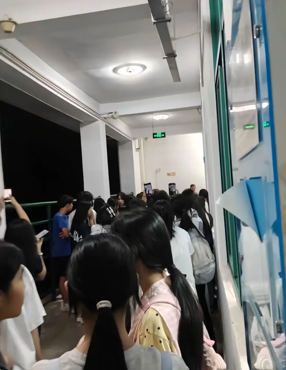 《梅州市职业技术学院女厕产下双胞胎天崩开局》1080P无广告免费看-梅州市职业技术学院女厕产下双胞胎天崩开局完整未删减版在线观看