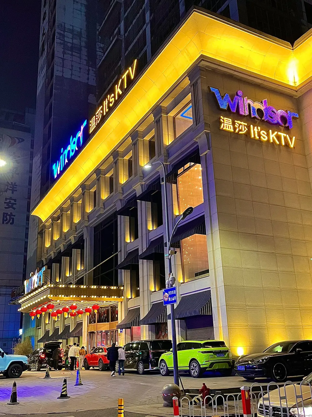 想在线观看《南京温莎ktv515包间下大雨视频》？这里有HD高清版本，无广告免费看，不容错过！
