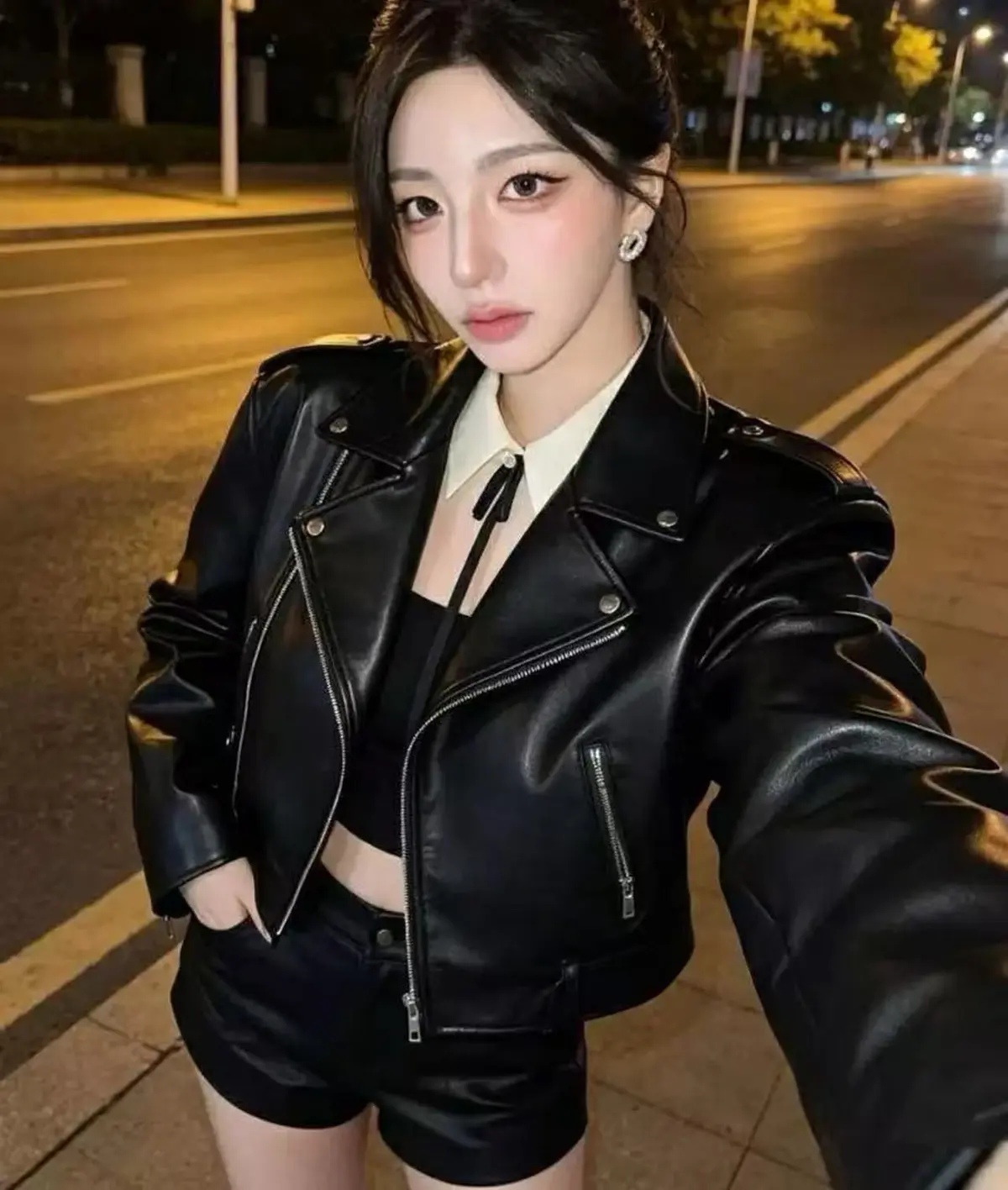 湖北高校反差大学生郝茹，甜美与御姐并存，堪称高颜值女神