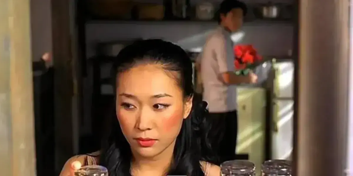 《爱的色放》-2001年韩国经典电影，朴在浩执导，光州事件背景下的偷窥与禁忌之恋，未删减高清在线观看