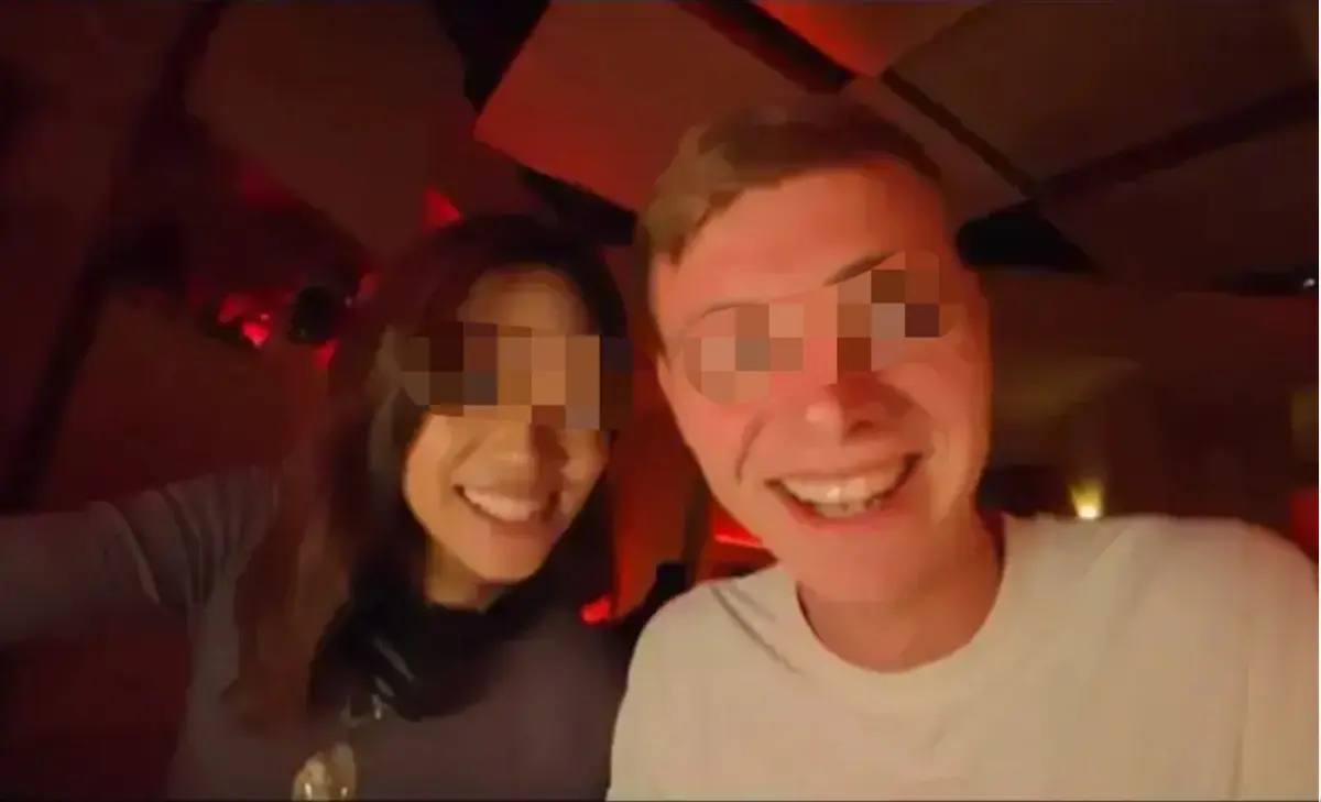 1080P高清播放《西安麻辣烫女孩》，海外UP主西安夜游捕捉精彩，《西安麻辣烫女孩》展现古城烟火般的温暖！