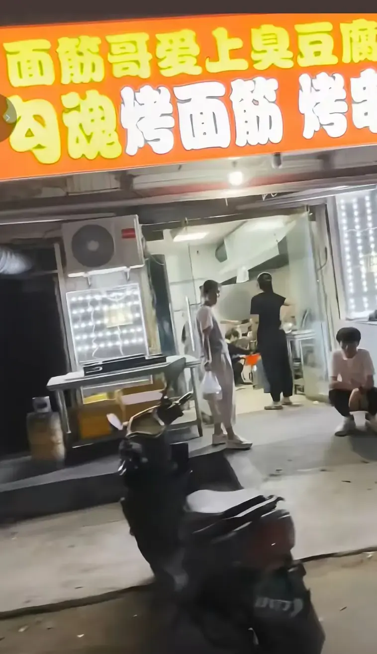 持续有效！《安平面筋哥》全内容免费获取，回顾安平面筋哥媳妇事件，探寻安平面筋哥母女故事真相