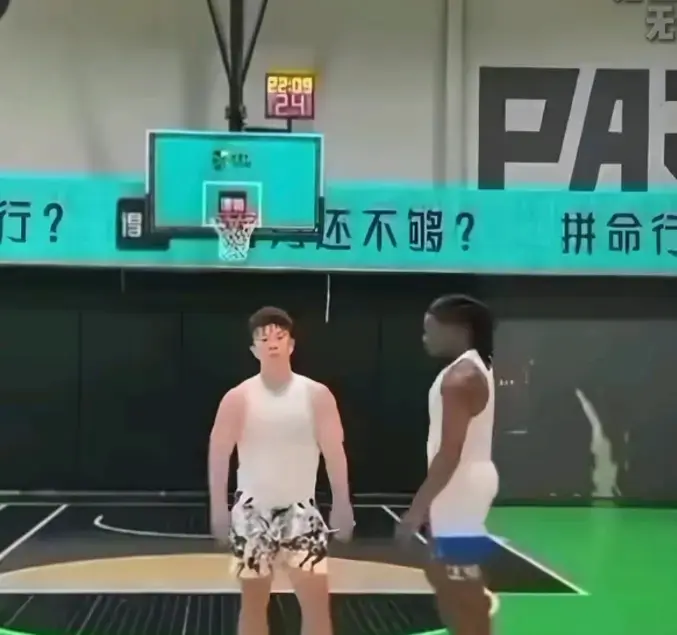 超火的《牛教练的裤子》，黑哥单挑牛教练扒裤子情节笑翻众人！《牛教练的裤子》无删减版免费看，持续有效不卡顿！