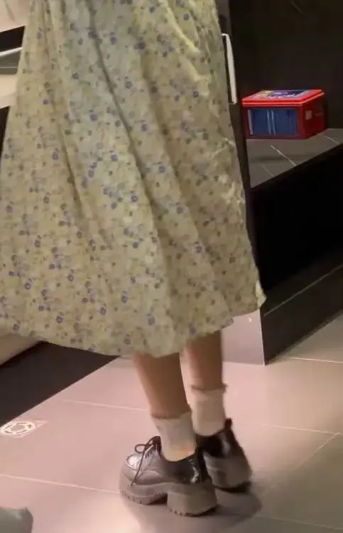 《元歌碎花裙合集》- 碎花裙的甜系vlog盛宴，日系少女风满满，元歌镜头捕捉，132GB百度网盘资源持续更新！