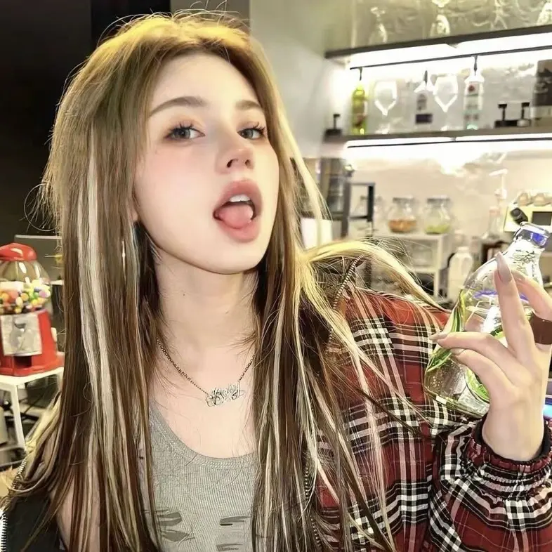 免费在线观看《51岁爸爸狂推牙套妹陈雨锶》原视频，完整版高清呈现，包含精彩花絮，感受51岁爸爸与牙套妹陈雨锶的魅力！