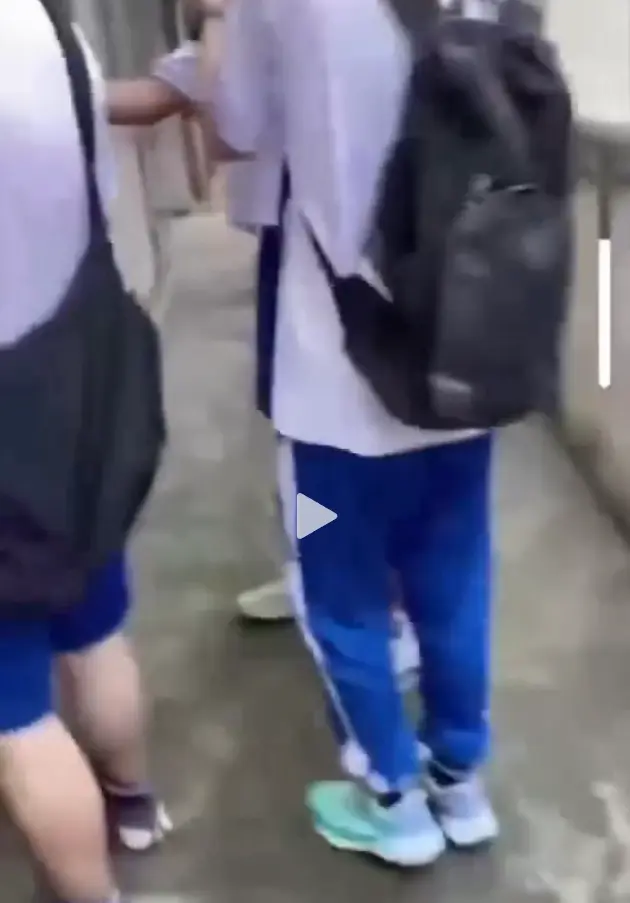 《大昌市第七中学鬼敲门》在走廊引发的惊悚事件，免费在线观看全集，大昌市第七中学鬼敲门1080P高清画质无删减，网盘资源速取