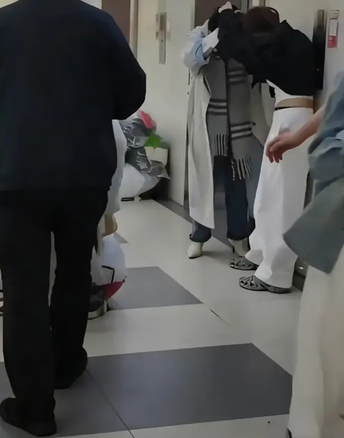 杭州四季青荣荣服饰原视频1080P高清-《杭州四季青荣荣服饰原视频》心疼二姐，四季青女人太不易，女汉子被枕边人出卖